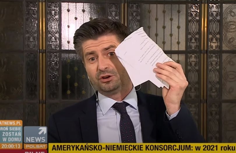 Krzysztof Śmiszek podarł na wizji projekt ustawy Kai Godek "Stop LGBT"