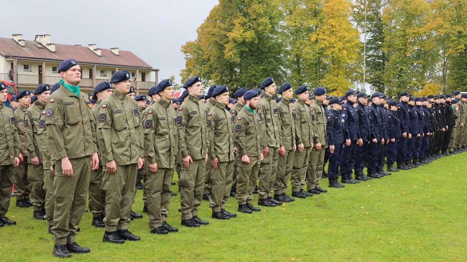 Ślubowanie klas pierwszy ZS nr 7 w Białym Borze