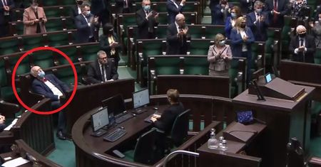 Sejm. Janusz Korwin-Mikke zasnął podczas przemówienia Mateusza Morawieckiego?