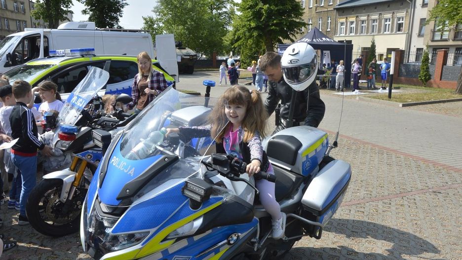 Festyn z okazji Dnia Dziecka na terenie Komendy Powiatowej Policji w Stargardzie.