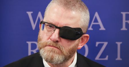 Partia Brauna do delegalizacji? Polacy zabrali głos w sondażu
