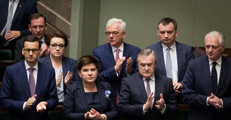 Wyciekł mail ws. wyborów kopertowych. "Kosiniaka rozpracowuję"