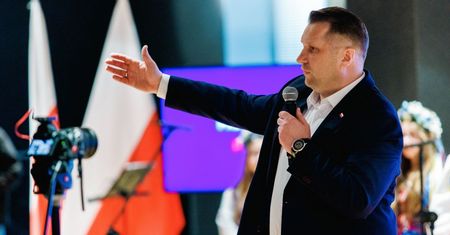 Projekt Czarnka za 26 mln zł. Miał podbić serca szkolnej młodzieży