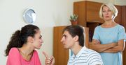 Teściowa zniszczyła jego małżeństwo, bo "miała na niego chrapkę". Była zazdrosna