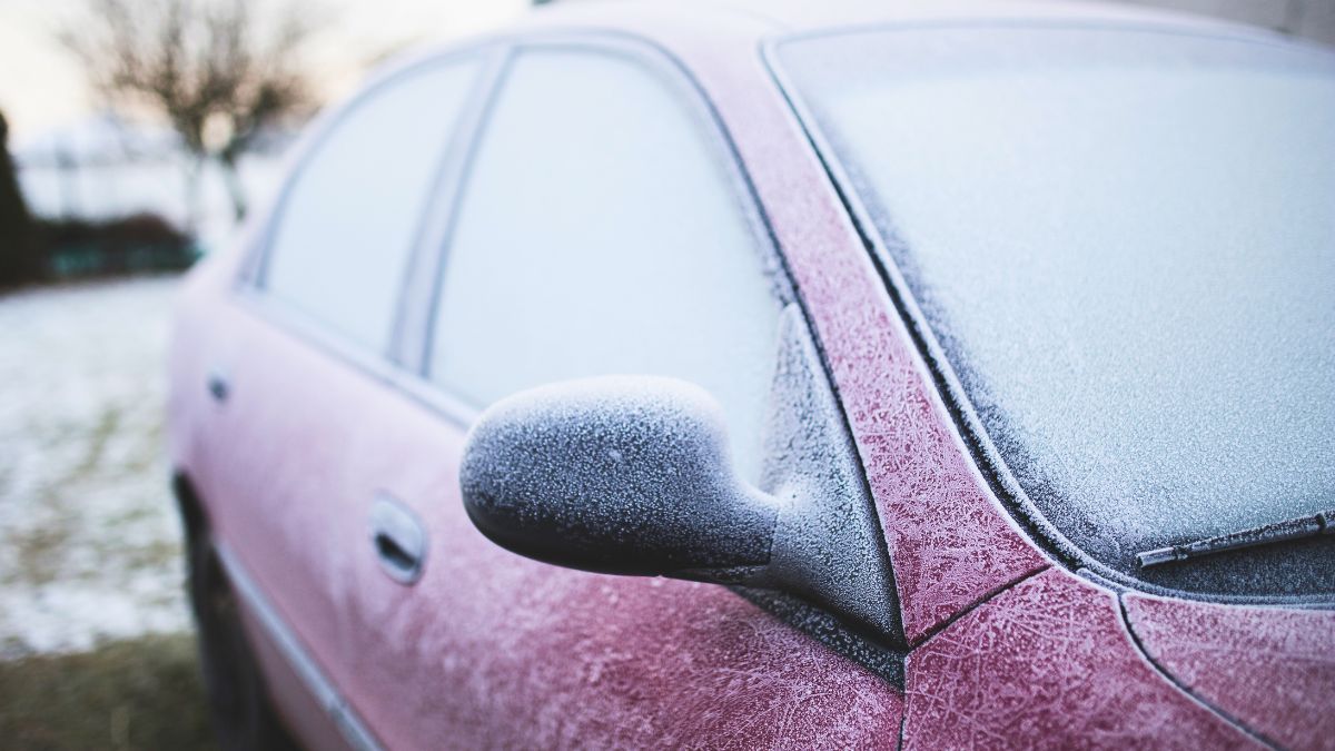 Odmrażacz do szyb może wyrządzić więcej szkody niż pożytku 
