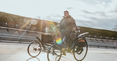 Historia: Pierwszy samochód produkowany seryjnie kończy 130 lat