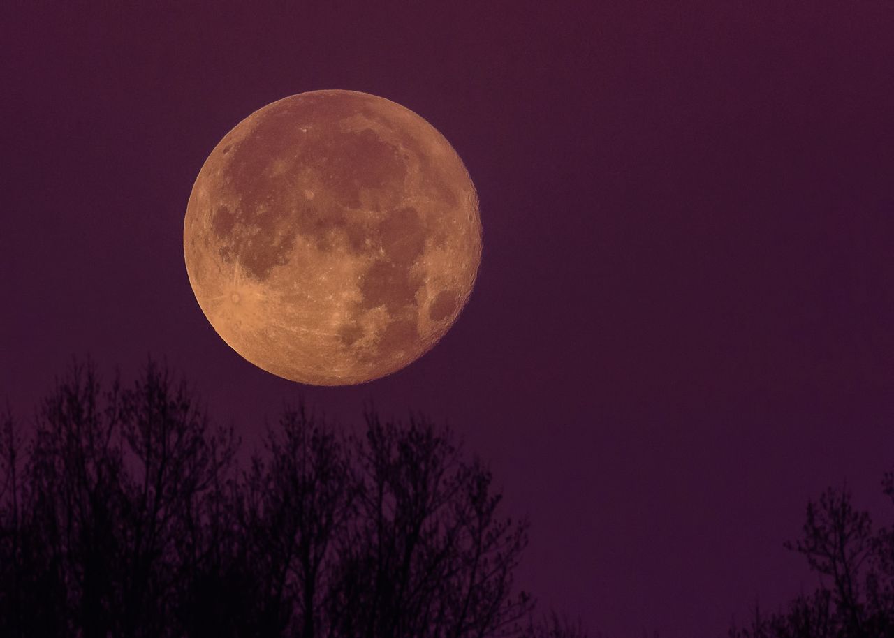 Różowy Księżyc. Jeszcze w kwietniu pierwsza w tym roku superpełnia