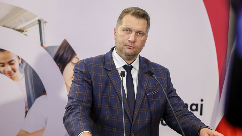 Szwagier Czarnka zarabia więcej niż przeciętny dyrektor szkoły