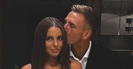 Jakub Rzeźniczak i Paulina Nowicka w PRZEŚWITUJĄCEJ kreacji ślą fanom noworoczne życzenia. "Burza o sukienkę za 3, 2, 1..." (FOTO)