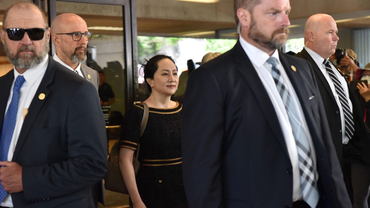 Meng Wanzhou, córka założyciela Huawei i zarazem dyrektor finansowa giganta czeka na ekstradycję do USA. 