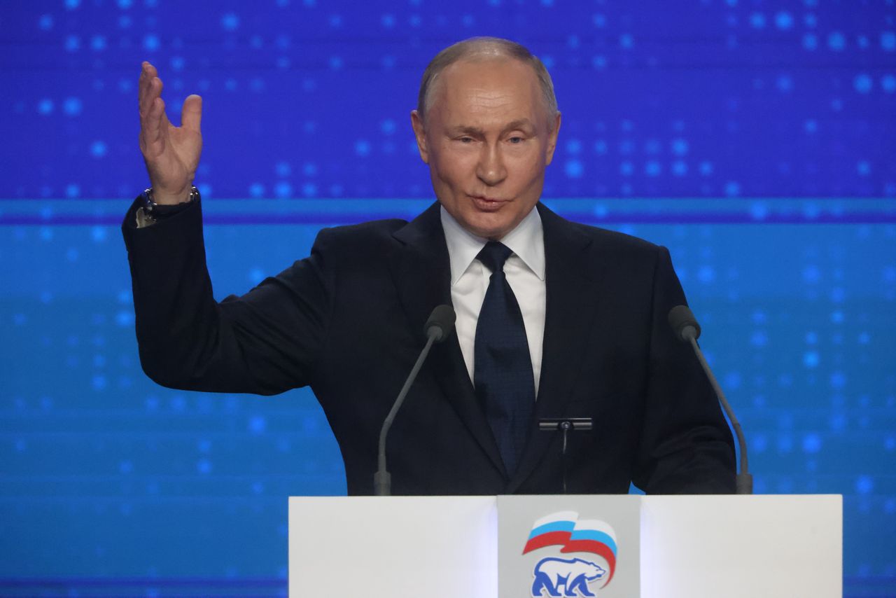 Putin praises Russian 'steadfastness' in New Year's address, declares 2024 Year of the Family