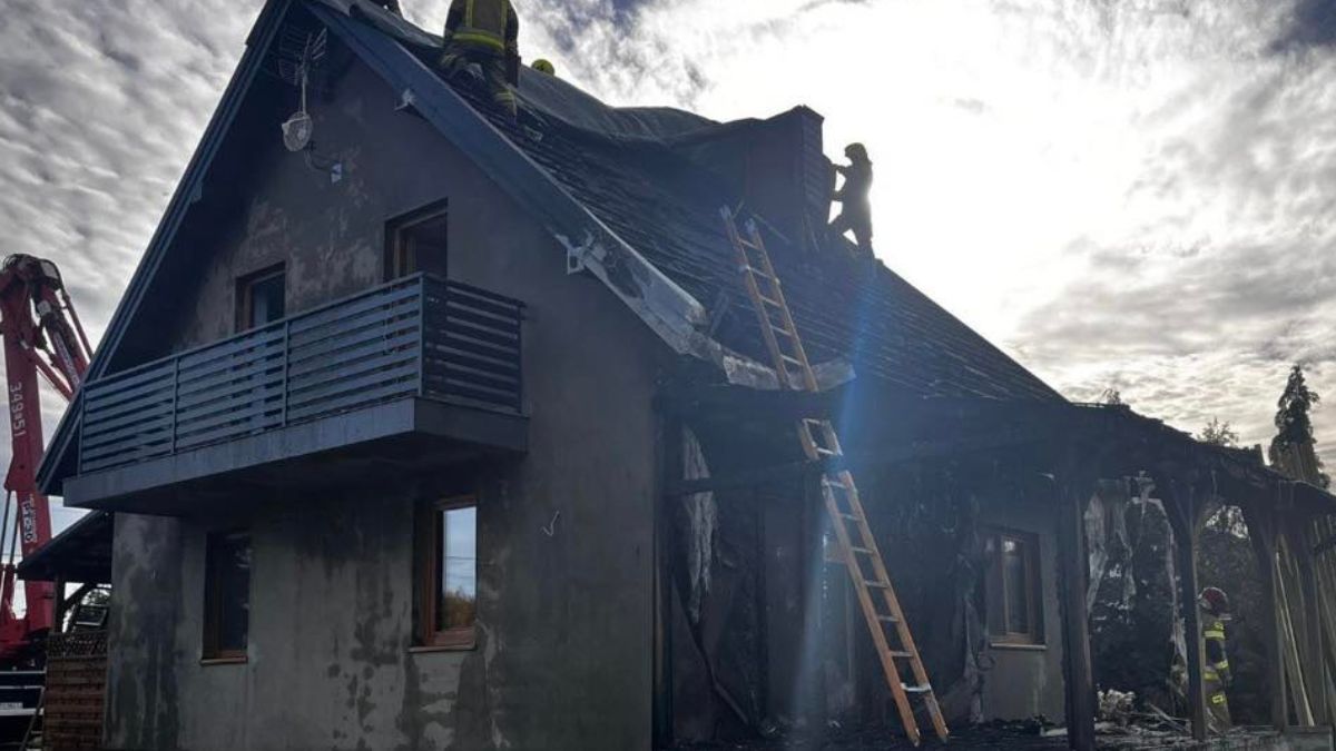 Dom strażaka spłonął. Ruszyła zbiórka na odbudowę.