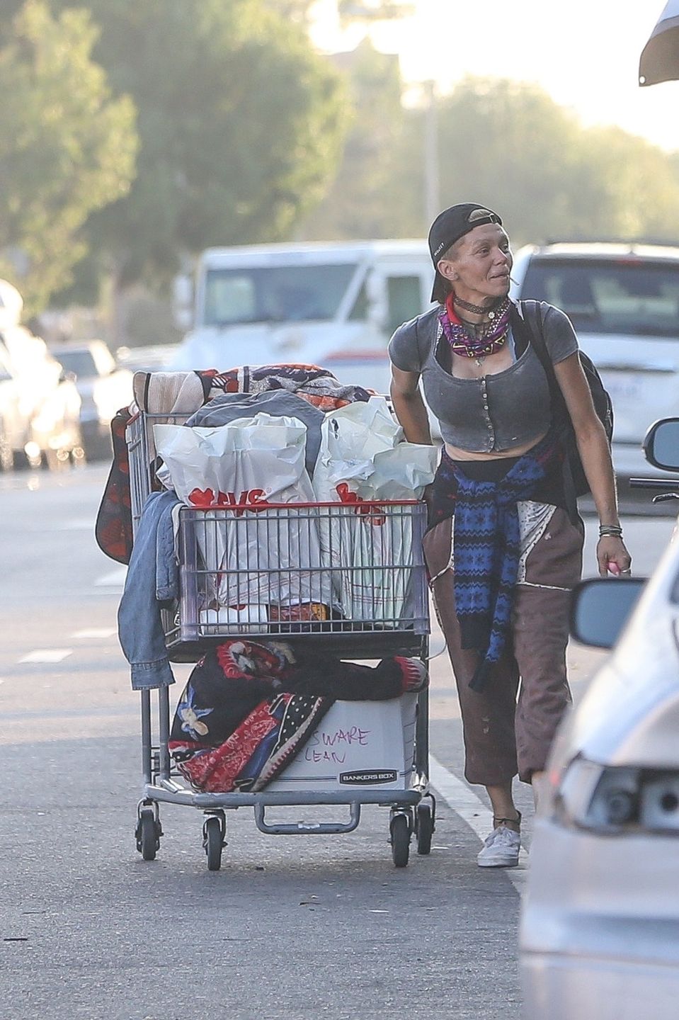 Loni Willison szwenda się po Los Angeles w towarzystwie kolegi