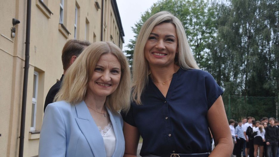 Na jubileusz 11-lecia I LO w Końskich zaprasza dyrektor Marlena Bernacka - Pluta (z prawej) i jej zastępczyni Marzena Domagała