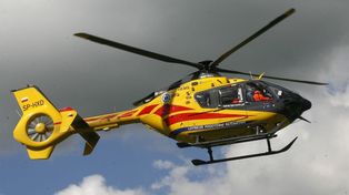 Zgasili ogień na koledze. Dramatyczny wypadek w fabryce filtrów w Gostyniu. Poparzony pracownik zabrany przez helikopter LPR