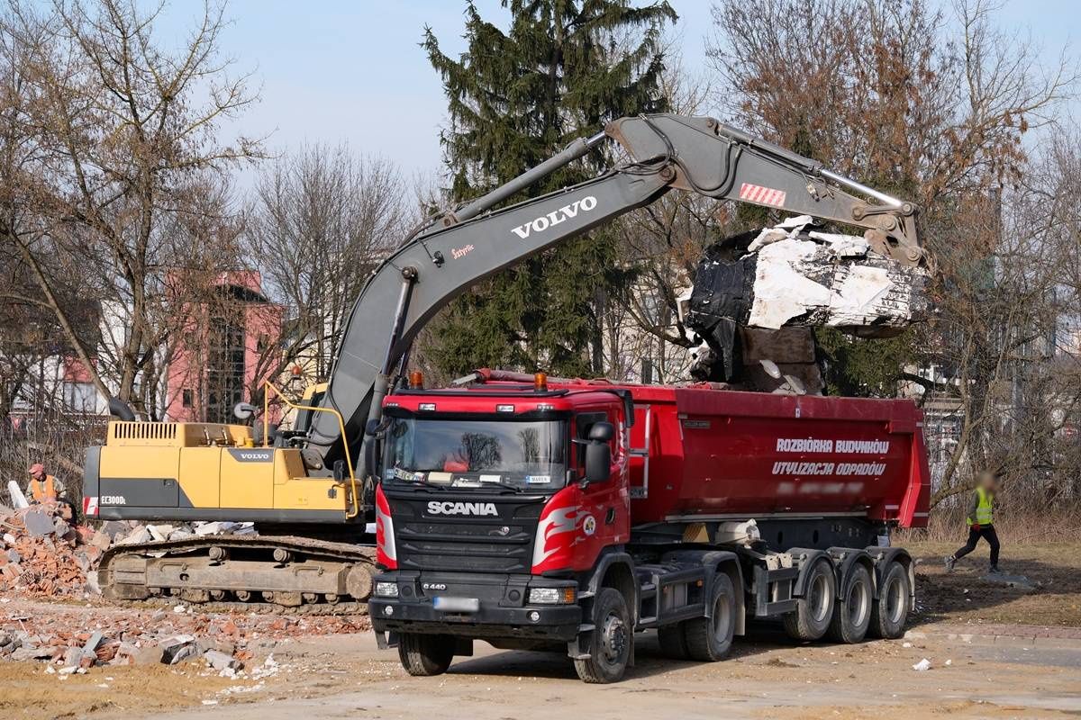 Wyburzanie budynku automyjni przy al. Kraśnickiej