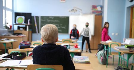 Rodzice 9-letnich uczniów idą do sądu. Dzieci nie chciały nosić maseczek w szkole
