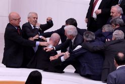 Bójka w tureckim parlamencie. Jeden z polityków trafił do szpitala