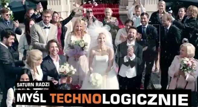 Zdjęcia ślubne według myślenia technologicznego reklamują Saturn (wideo)