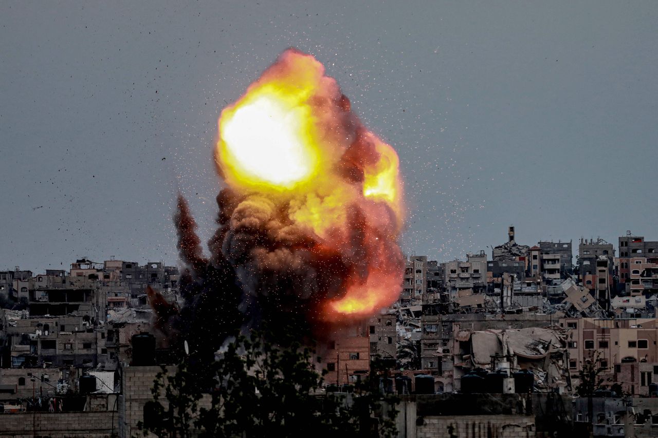 Israeli airstrikes in Gaza and Hamas executions escalate crisis