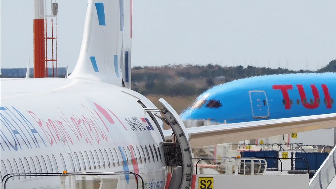 Pasażerowie musieli opuścić samolot. Maszyna była przeciążona