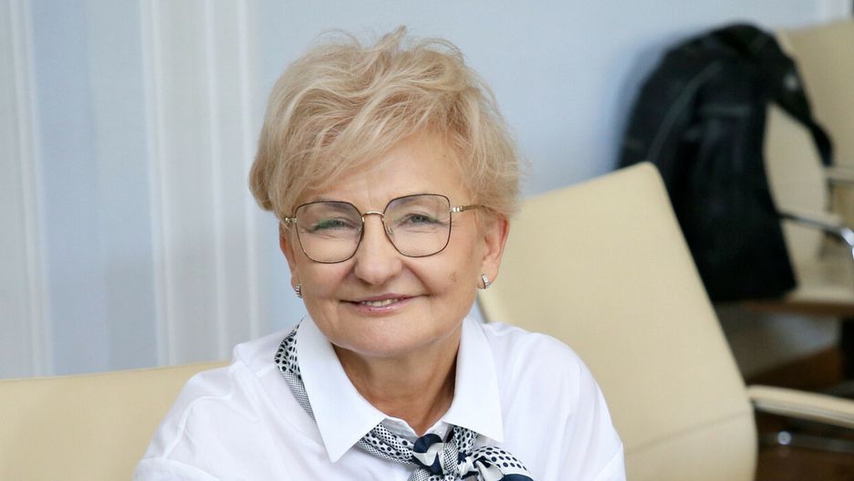 Senackie komisje o sytuacji w DPS-achFot. Piotr Molecki/East News, Warszwa, 30.06.2020. Senat. Posiedzenie senackich komisji: Rodziny, Polityki Senioralnej i Spolecznej  oraz  Zdrowia. Informacji Ministra Zdrowia oraz Ministra Rodziny, Pracy i Polityki Spolecznej o sytuacji pensjonariuszy i pracownikow domow pomocy spolecznej w okresie pandemii COVID-19.
N/z: sekretarz stanu w MRPiPS Iwona MichalekPiotr Molecki