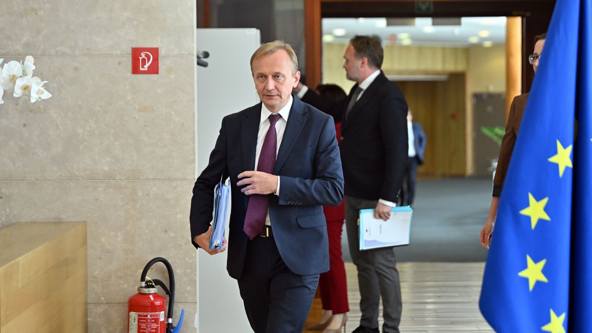 BRUSSELS, BELGIUM - JULY 16: European Commissioner for Budget, Anti-Fraud and Public Administration Piotr Serafin arrives to attend the weekly college meeting of EU Commissioners in Brussels, Belgium on July 16, 2025. (Photo by Dursun Aydemir/Anadolu via Getty Images)