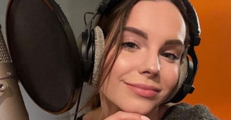 Influencerka Nadia Długosz zachęca do wspierania zbiórki na rzecz Ukrainy, oferując w zamian ZDJĘCIA SWOICH STÓP