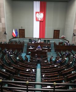 Gorąco w Sejmie. Posłowie debatują, pojawia się temat Mejzy, COVID i tarcza antyinflacyjna