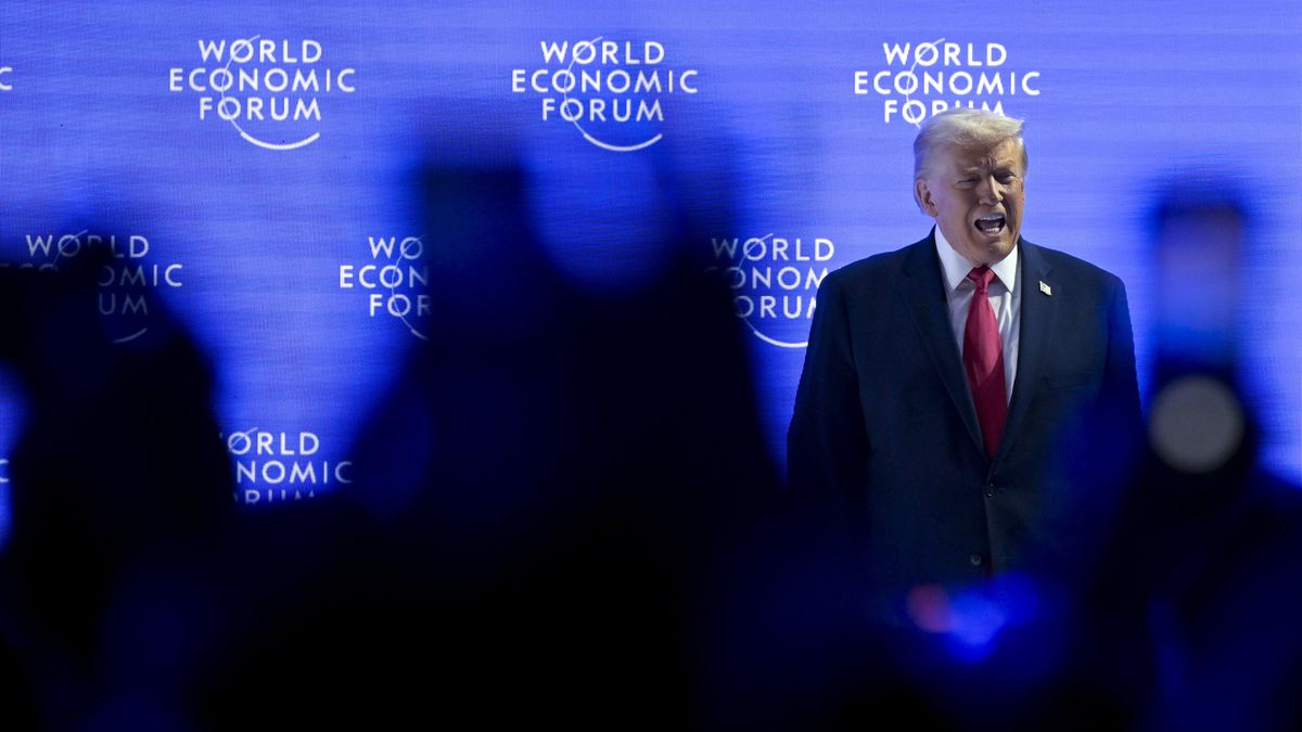 US President Donald Trump enters the stage at the 56th annual meeting of the World Economic Forum (WEF) in Davos, Switzerland, 21 January 2026. The meeting under the topic 'A Spirit of Dialogue' brings together entrepreneurs, scientists, and corporate and political leaders in Davos and takes place from 19 to 23 January in Davos. EPA/GIAN EHRENZELLER Dostawca: PAP/EPA.