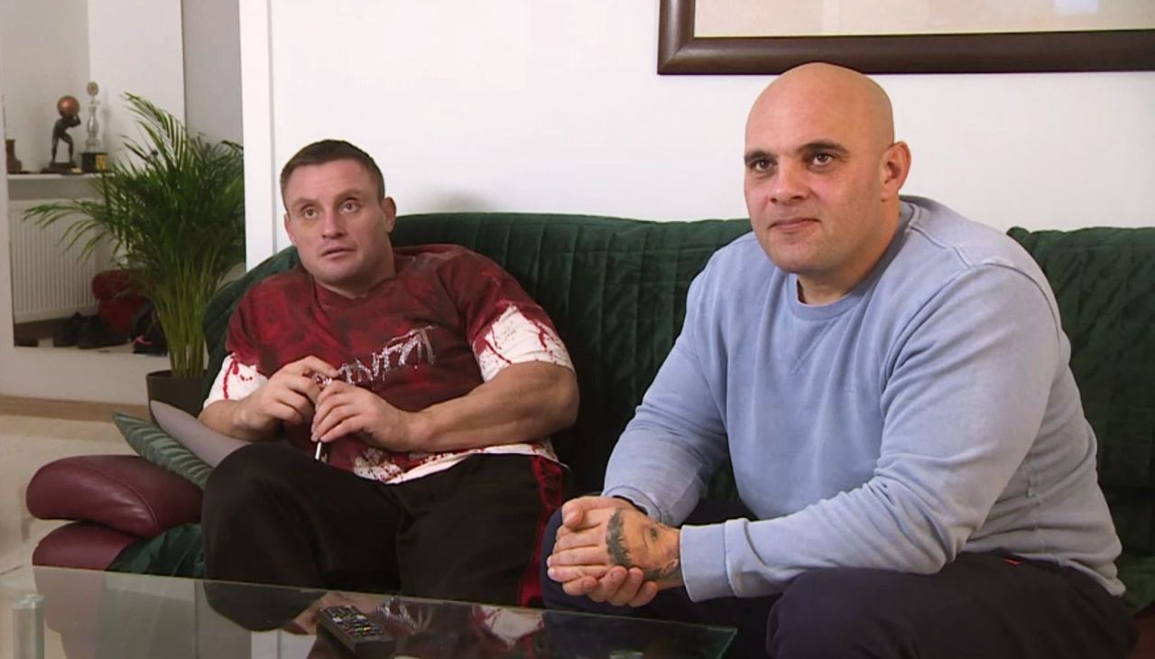 Krzysztof Radzikowski i Dominik Abus to jeden z duetów znanych widzom programu "Gogglebox. Przed telewizorem" 