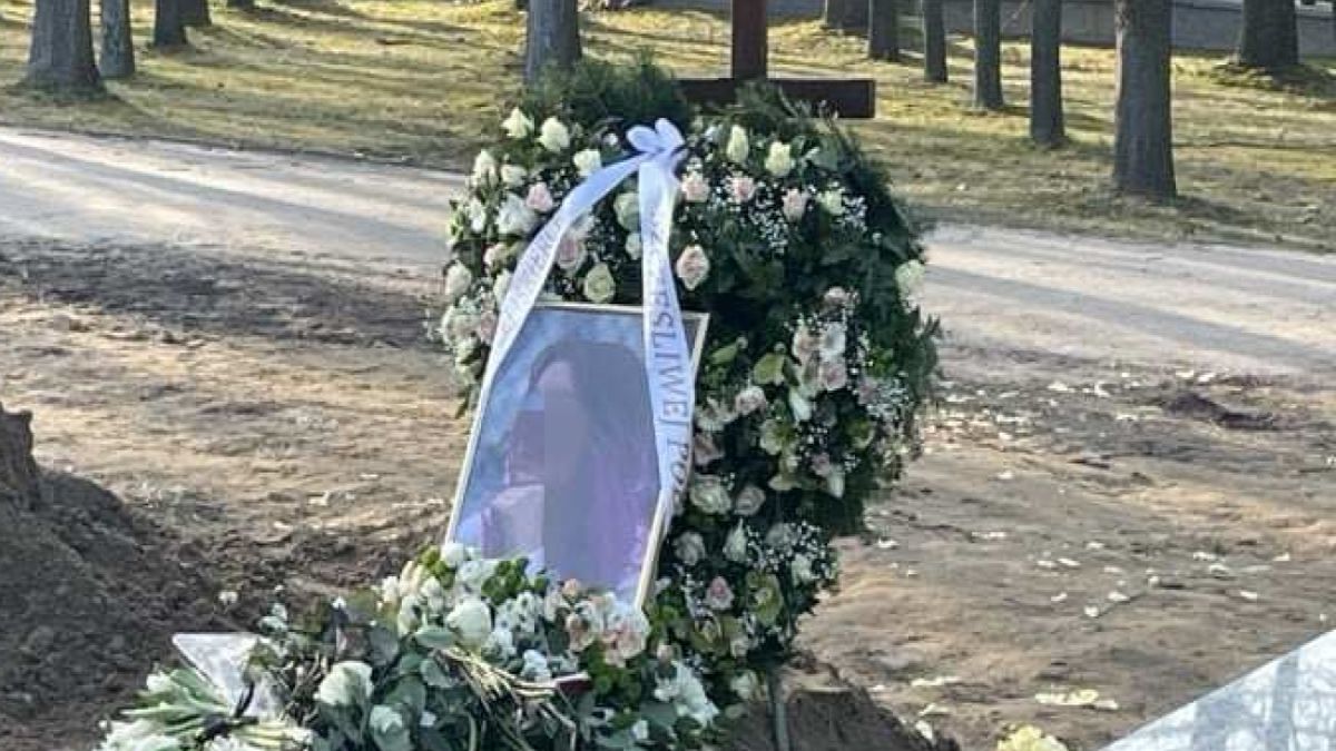 Pogrzeb odbył się na Cmentarzu Północnym w Warszawie