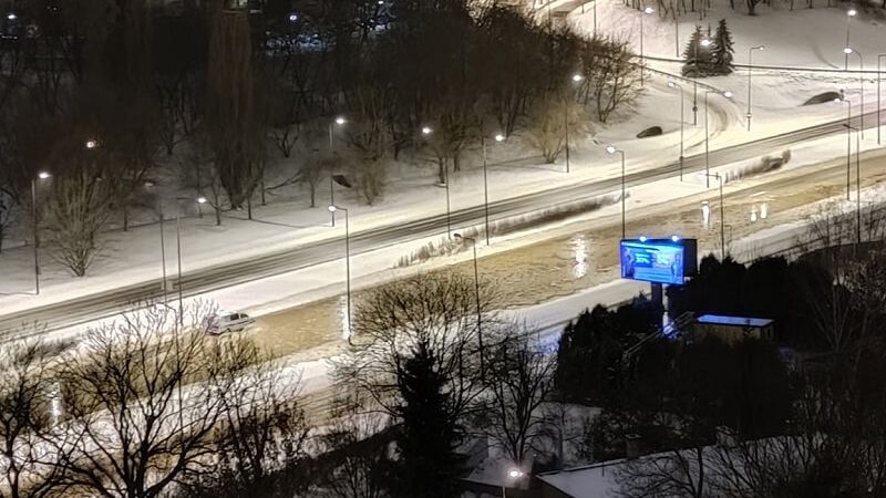Awaria wodociągowa w Lublinie. Woda wylała na ulice | fot. czytelnik Piotr