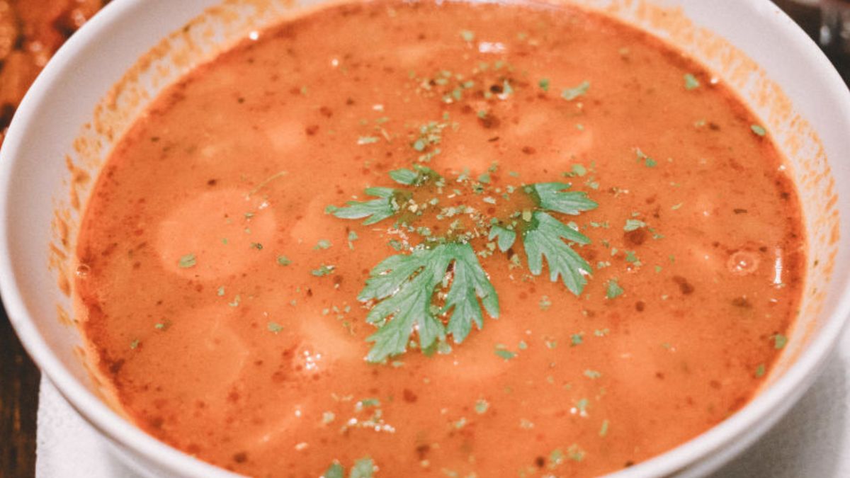 Węgierska zupa pomidorowa