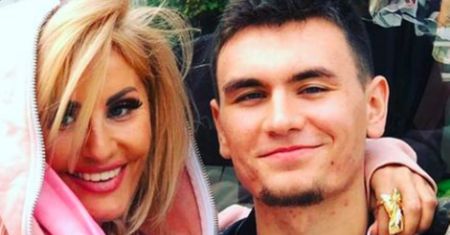 Zdjęcie z lotniska robi furorę. "Całe życie na przemycie"