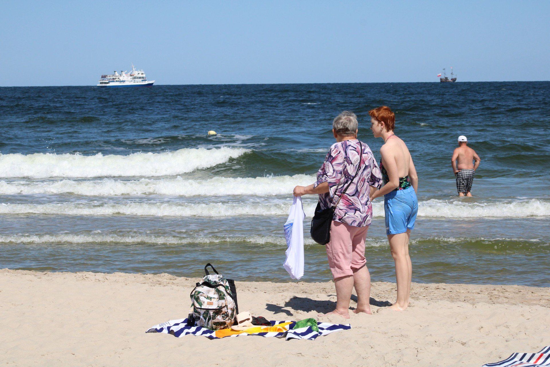 KOŁOBRZEG PLAŻA, PIĘKNA POGODA