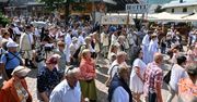 Zakopane przeżywa oblężenie. Tłumy ludzi na Krupówkach