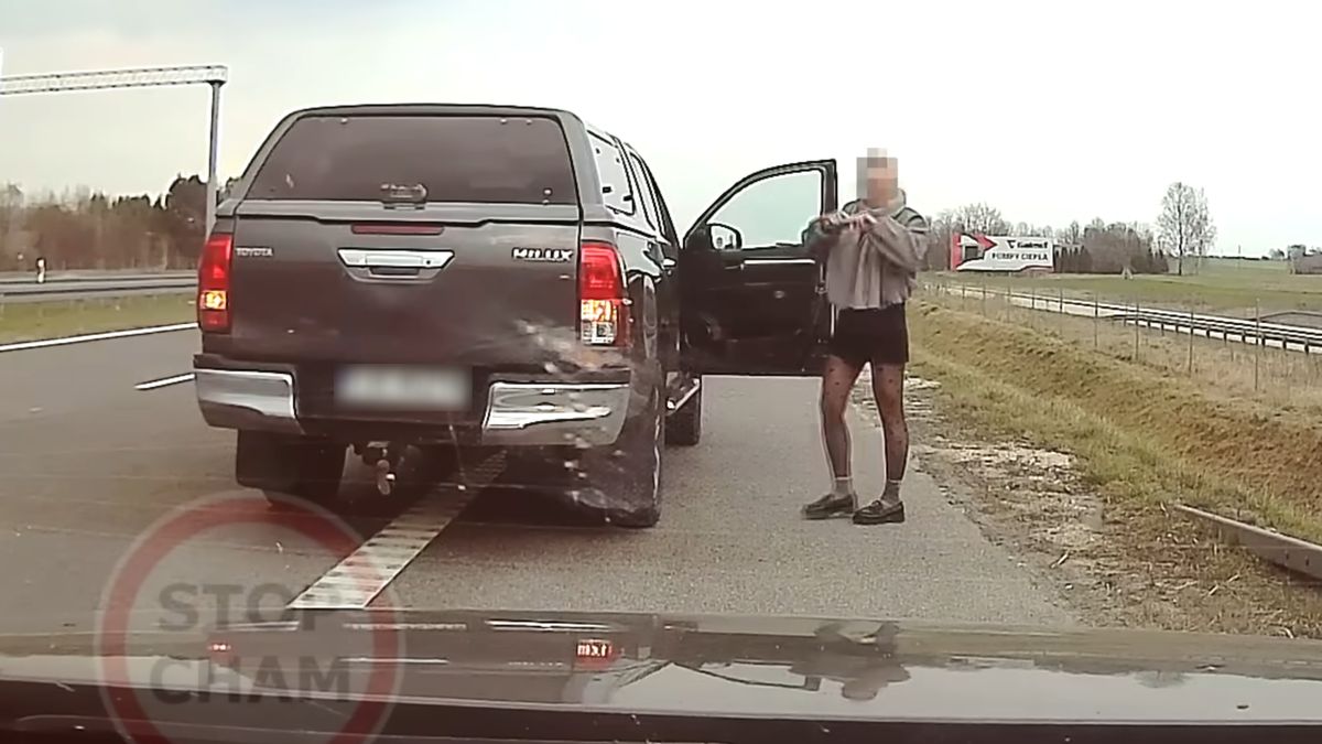 Skandal na S7. Z auta wysiadła m.in. policjantka.