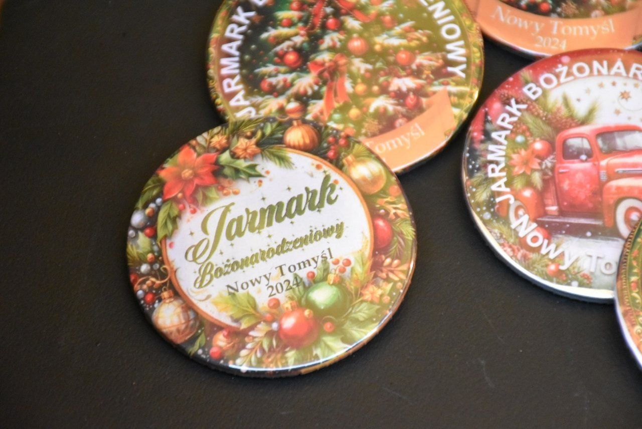 Zdjęcia z jarmarku świątecznego, który odbył się w Nowym Tomyślu w ubiegłym roku!
