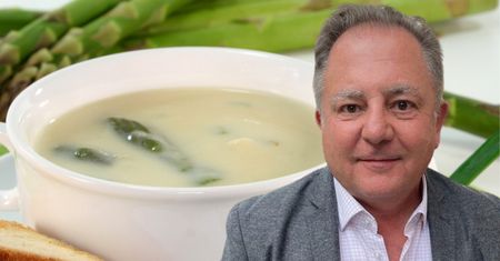 Wiosną Robert Makłowicz gotuje dla rodziny kremową i szybką zupę. Za ten przepis powinien dostać nagrodę
