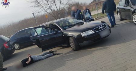 Trzej dilerzy zatrzymani podczas transportu. Mieli ponad 3 kg amfetaminy, marihuany i mefedron