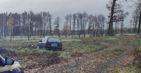 Nie zatrzymał się do kontroli. Skończył w polu