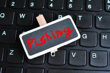 Padła ofiarą oszustwa w sieci. Policja apeluje o ostrożność