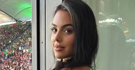 Georgina Rodriguez rozpętała BURZĘ fotką z trybun po meczu Portugalii z Francją: Kibice oburzeni: "JAK MOŻESZ?!" (FOTO)