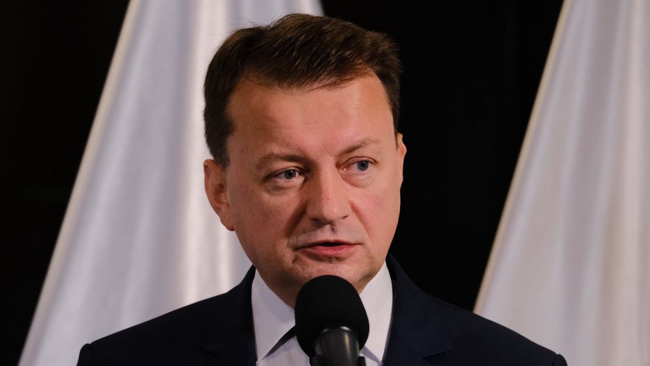 Mariusz Błaszczak ma zaufanie do 31-letniej współpracowniczki