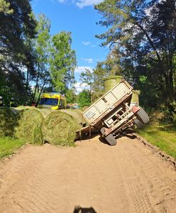 Wymieniał koło w przyczepie, doszło do wypadku. Mężczyzna nie żyje