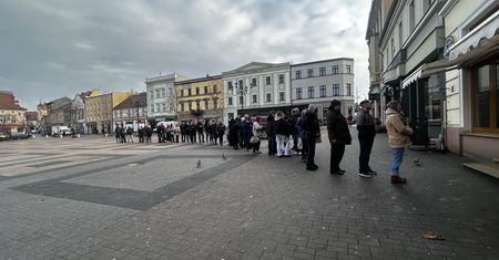 Śląskie: Gigantyczne kolejki po pączki