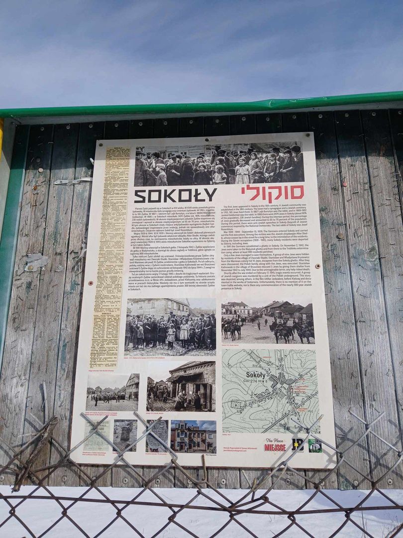 Tablica poświęcona Żydom w Sokołach przygotowana przez Henryka Pogorzelskiego oraz Miejsce