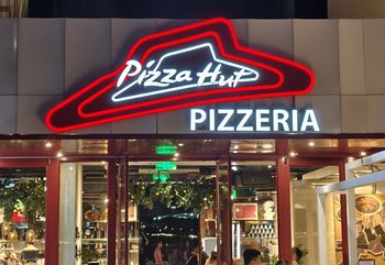 Kultowa sieć w tarapatach. Świat "zmęczył się pizzą"?