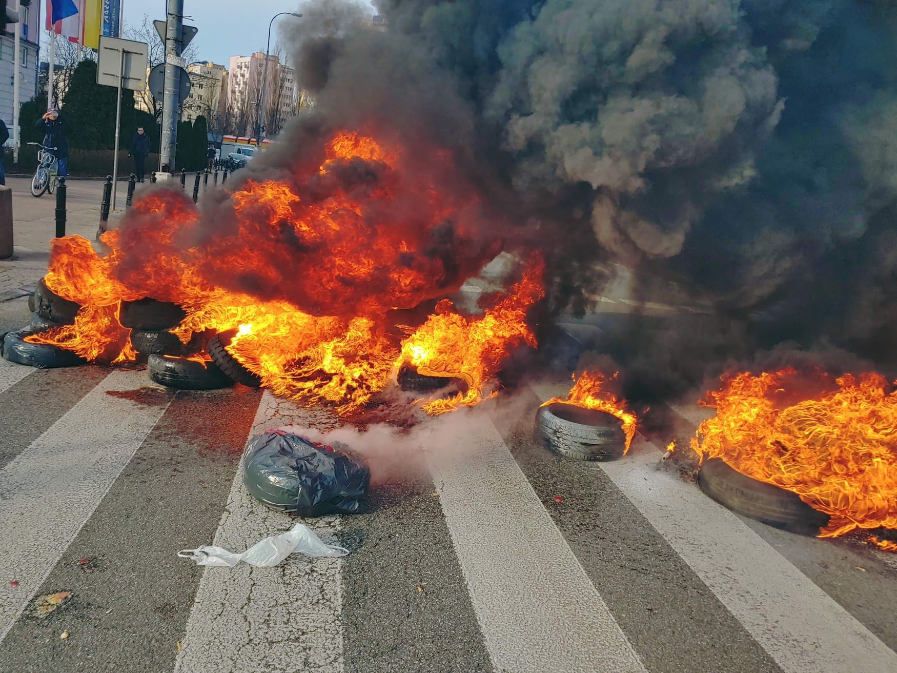 Ogień, jabłka i świńskie łby. Zdjęcia z protestu rolników 4